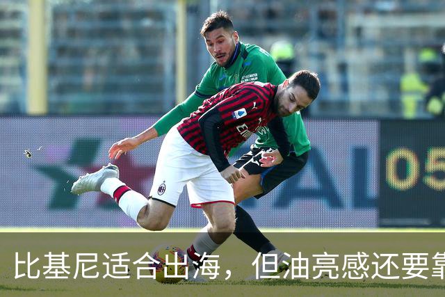 比基尼适合出海，但油亮感还要靠晒